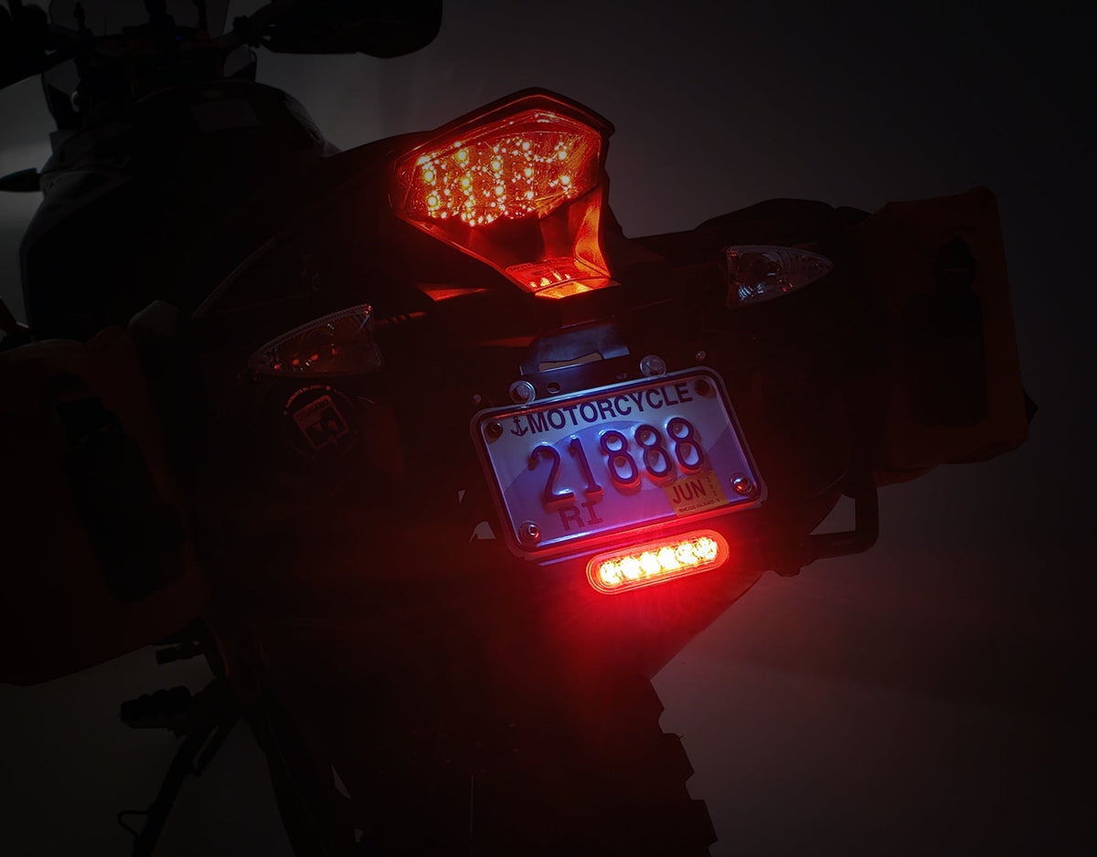 FEU STOP LED B6 DENALI AVEC SUPPORT DE PLAQUE